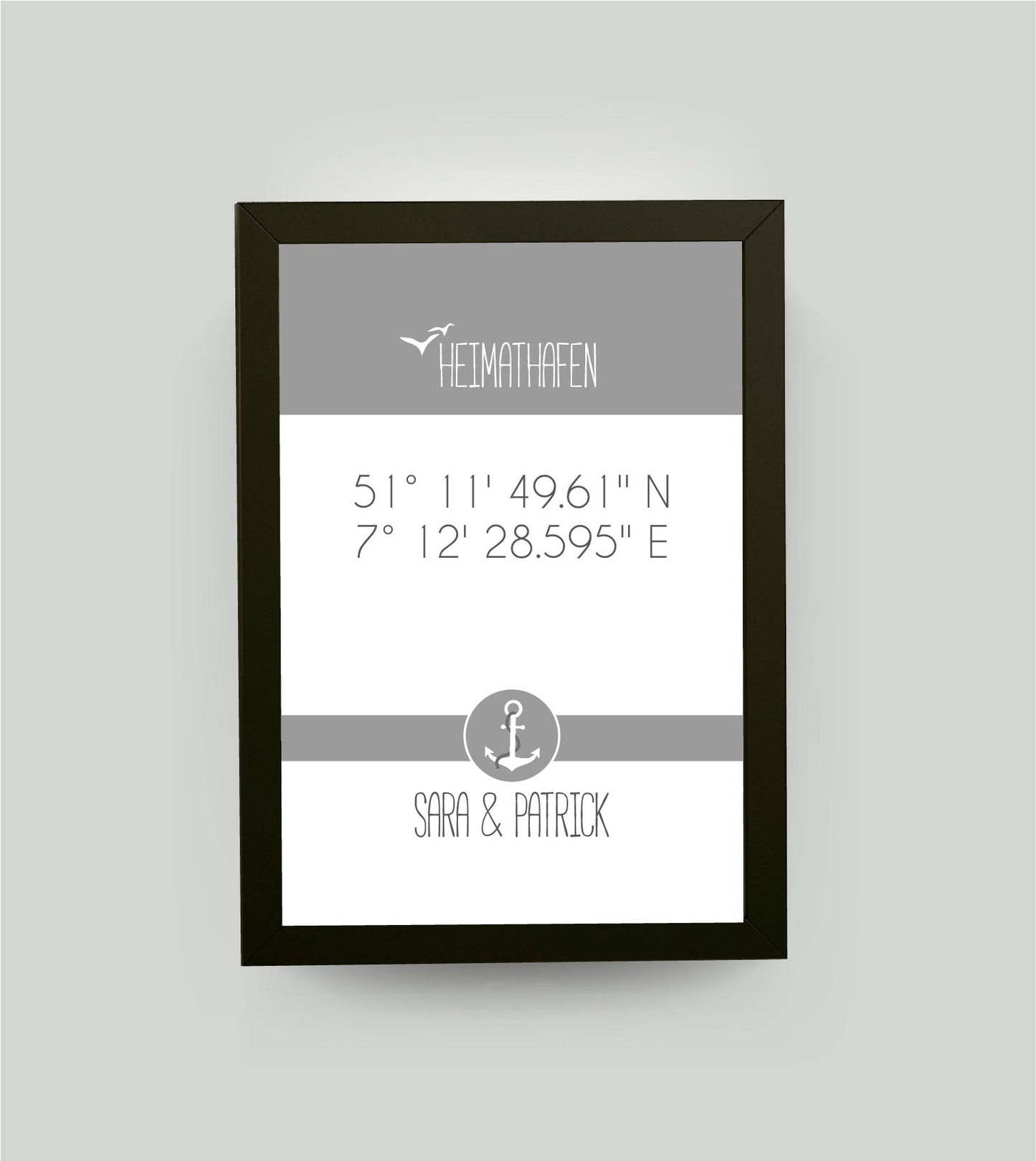 Personalisiertes Koordinaten Bild “HEIMATHAFEN” mit Anker, Bildfarbe: Grau, Bildgröße: 13x18cm, Bilderrahmen: Bilderrahmen schwarz ohne Passepartout, Copyright:321geschenke.de