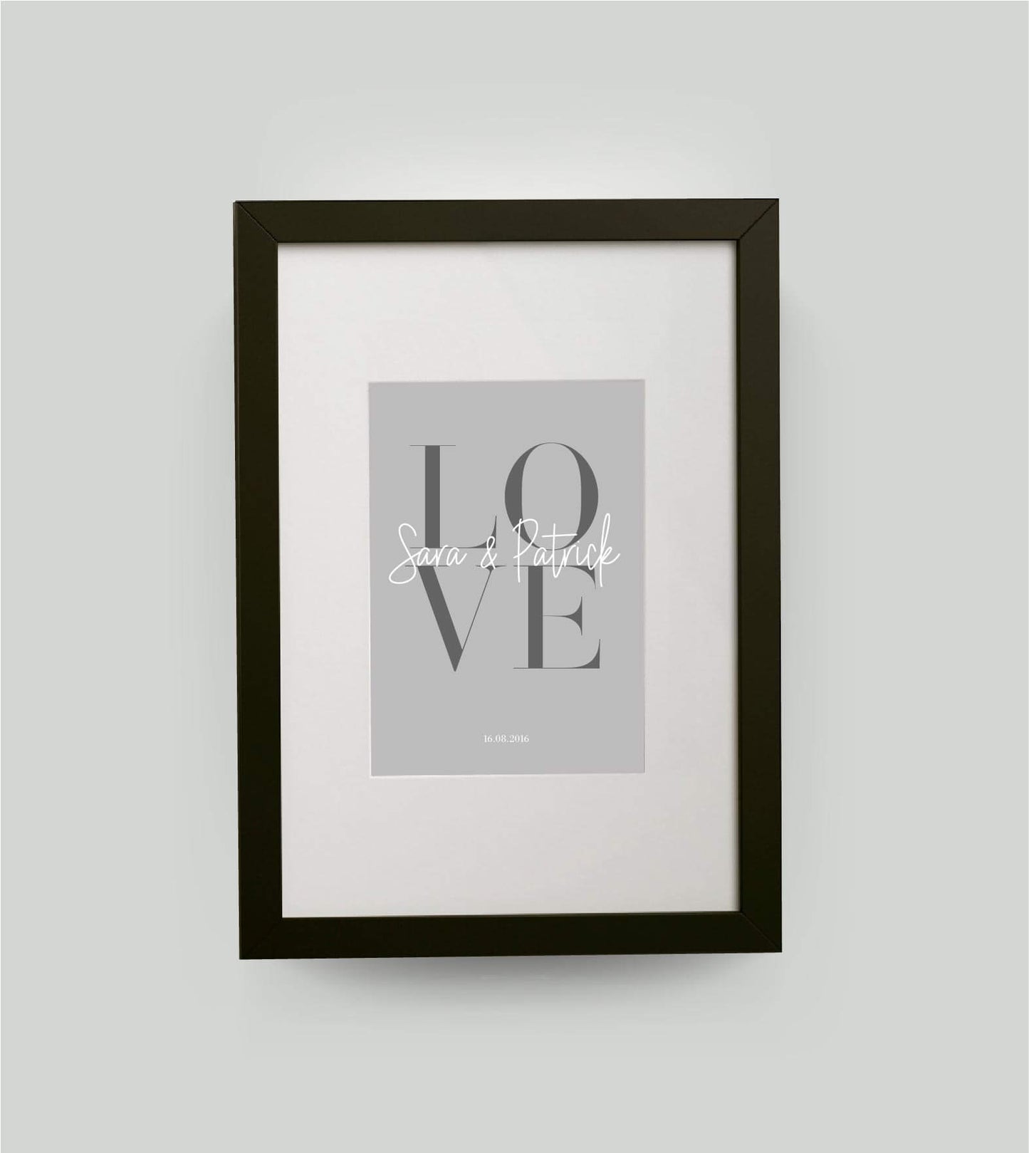 Personalisiertes Bild “LOVE”, Bildfarbe: Grau, Bildgröße: 13x18cm, DIN A4, DIN A3, Bilderrahmen: Ohne Bilderrahmen, Bilderrahmen weiß ohne Passepartout, Bilderrahmen schwarz ohne Passepartout, Bilderrahmen weiß mit Passepartout, Bilderrahmen schwarz mit P