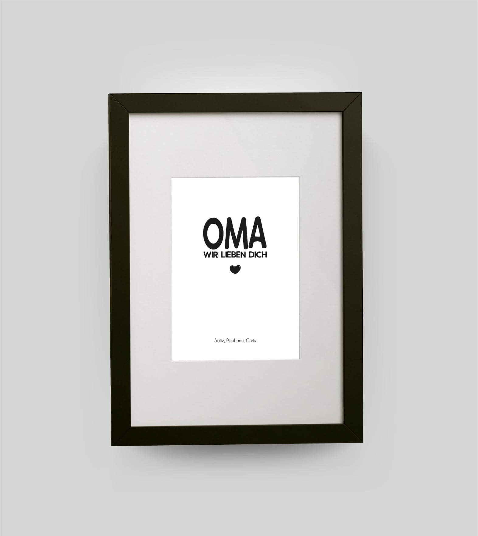 Personalisiertes Bild “OMA – Wir lieben dich”, Bildgröße: DIN A4, Bilderrahmen: Bilderrahmen schwarz mit Passepartout, , Copyright: 321geschenke.de